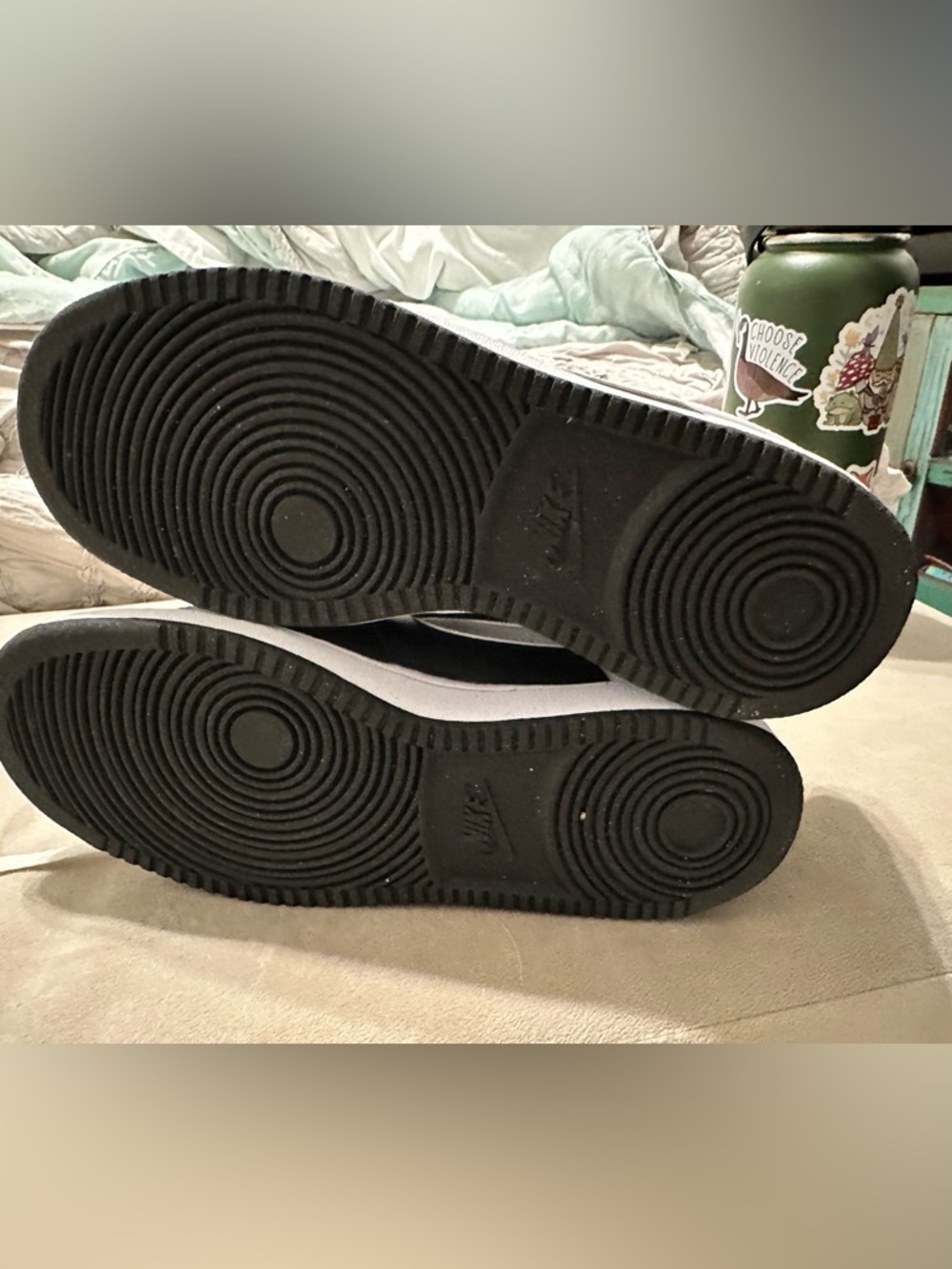 Nike Black and White Low-Top Trainers - Picture 4 of 6